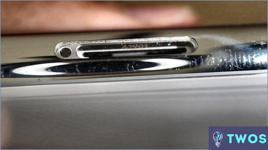 Cómo comprobar daños por agua al momento de comprar un iPhone 4 usado #Video