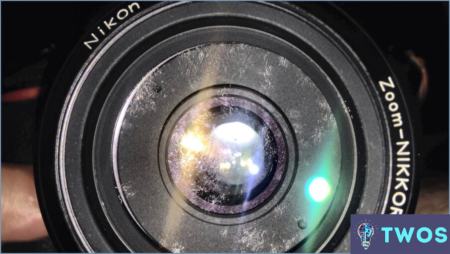 ¿Cómo limpiar la lente de un proyector?