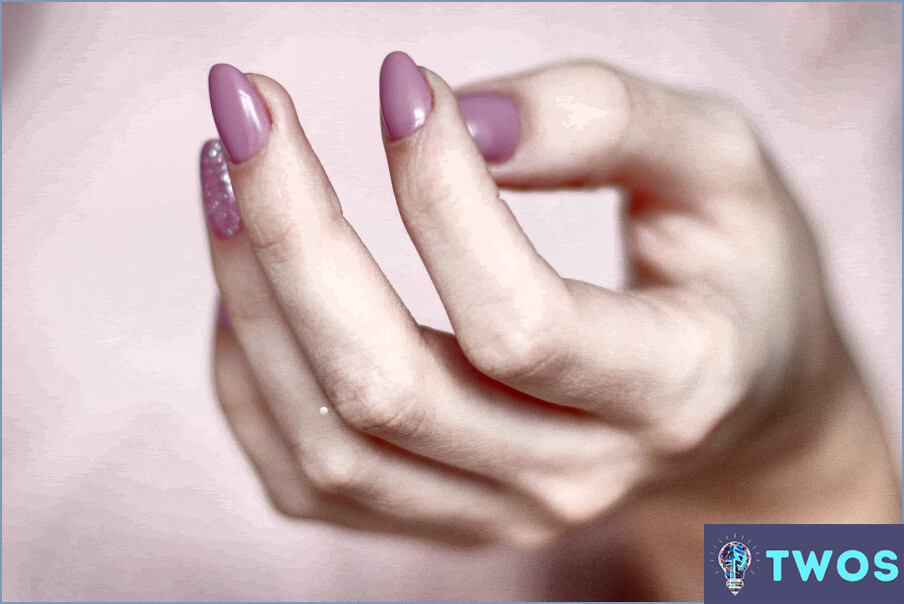 ¿Cómo limpiar las uñas de acrílico blanco?