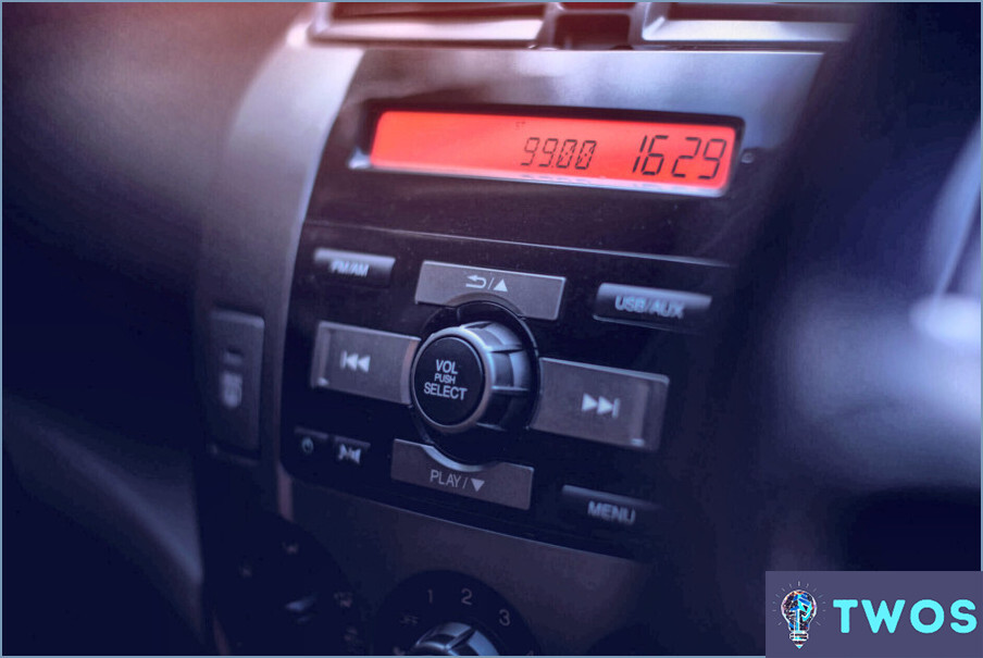 ¿Cómo mantener la radio encendida cuando el coche está apagado?