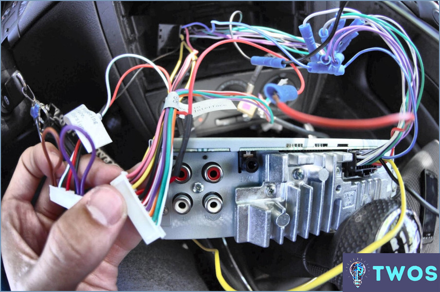 ¿Cómo puentear el reproductor de DVD del coche mientras se conduce?
