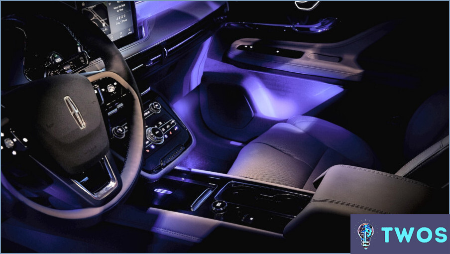 ¿Cómo cambiar el color de las luces interiores de un coche?