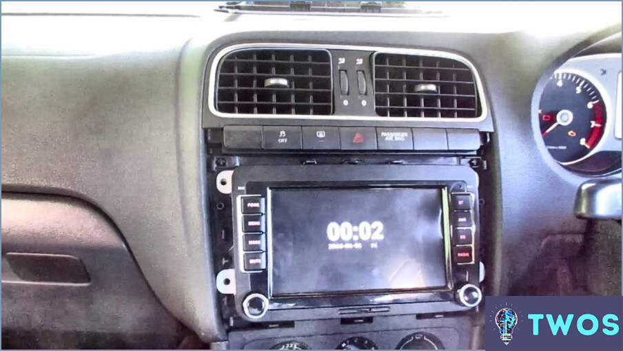Cómo mantener la radio encendida en el coche sin llave?