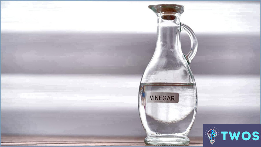 ¿Cómo limpiar un refrigerador de agua con vinagre y bicarbonato de sodio?