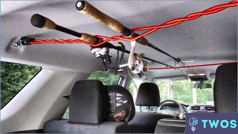 ¿Cómo guardar las cañas de pescar en el coche?