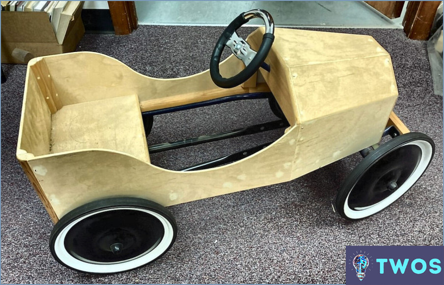 Cómo hacer un coche de pedales de madera?