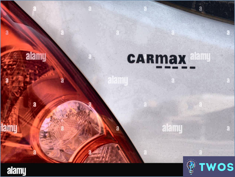 ¿Cómo quitar la pegatina de Carmax del coche?