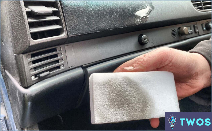 Cómo mantener el polvo del salpicadero del coche?