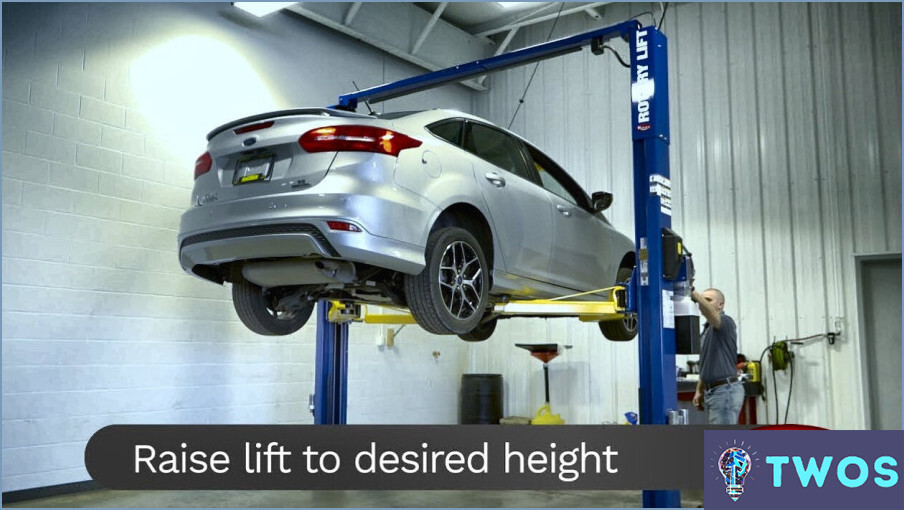 ¿Cómo equilibrar el coche en dos postes de elevación?